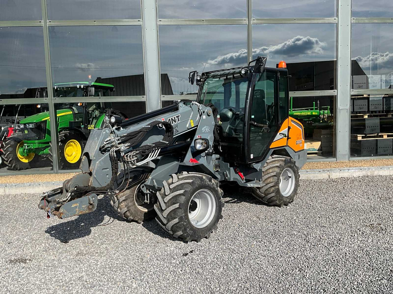 Giant G3500 tele - Bulldozer: gambar 1 Giant G3500 tele - Bulldozer: gambar 1