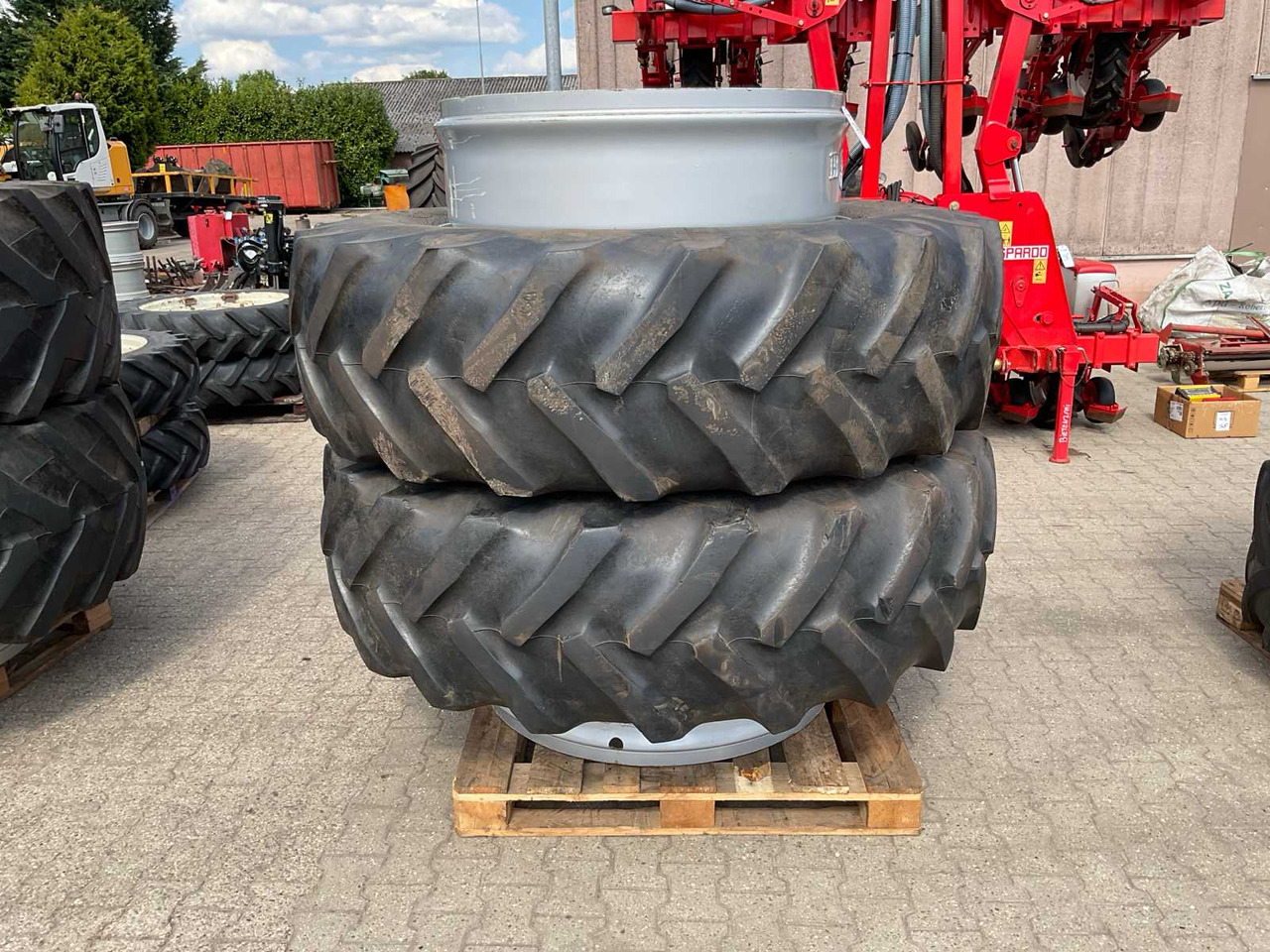 Goodyear - Roda/ Ban untuk Traktor: gambar 1 Goodyear - Roda/ Ban untuk Traktor: gambar 1
