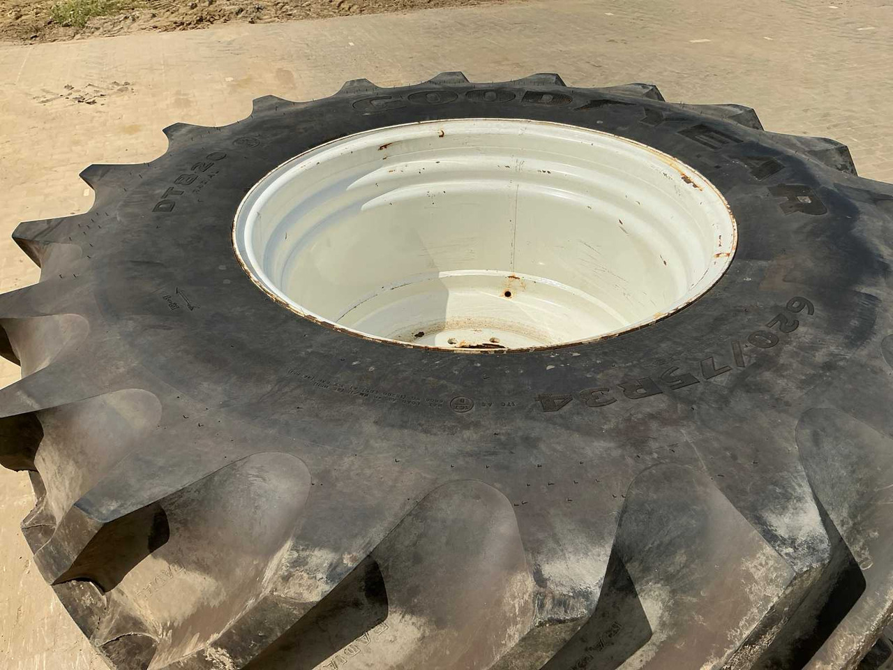 Goodyear DT820 - Roda/ Ban untuk Traktor: gambar 5 Goodyear DT820 - Roda/ Ban untuk Traktor: gambar 5