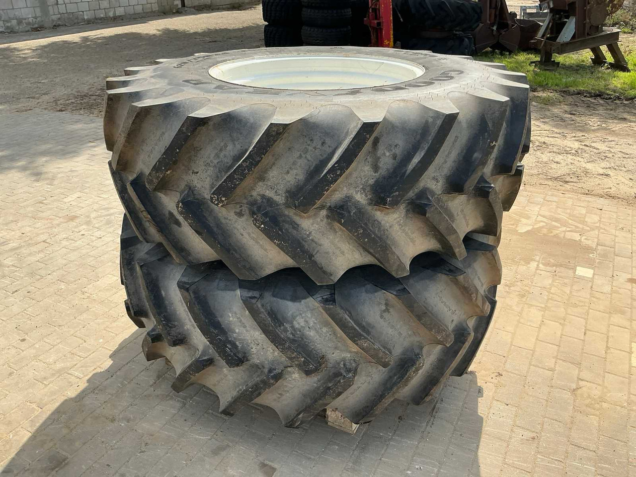Goodyear DT820 - Roda/ Ban untuk Traktor: gambar 3 Goodyear DT820 - Roda/ Ban untuk Traktor: gambar 3