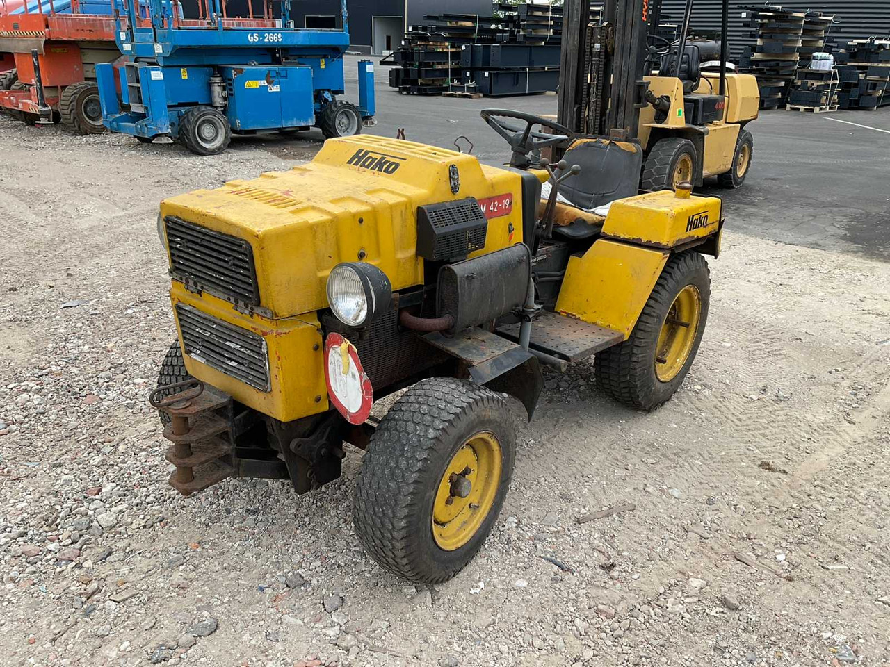 Hakotrac 3800 D - Traktor kompak: gambar 1 Hakotrac 3800 D - Traktor kompak: gambar 1