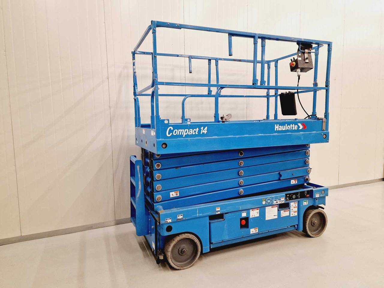 Haulotte Compact 14 - Platform pengangkat: gambar 1 Haulotte Compact 14 - Platform pengangkat: gambar 1
