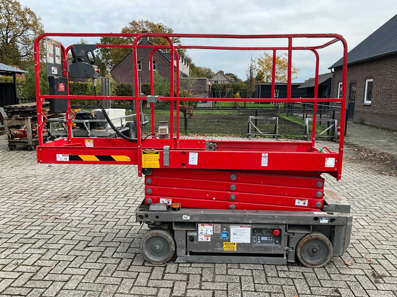 Haulotte Scissors - Platform pengangkat: gambar 2 Haulotte Scissors - Platform pengangkat: gambar 2