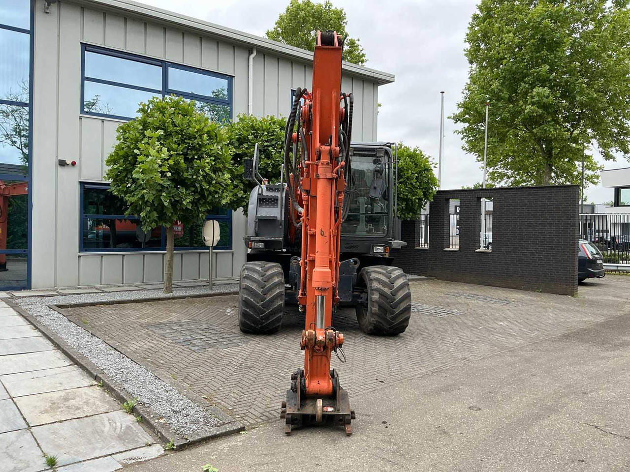 Hitachi ZX140W-3 - Ekskavator roda: gambar 2 Hitachi ZX140W-3 - Ekskavator roda: gambar 2