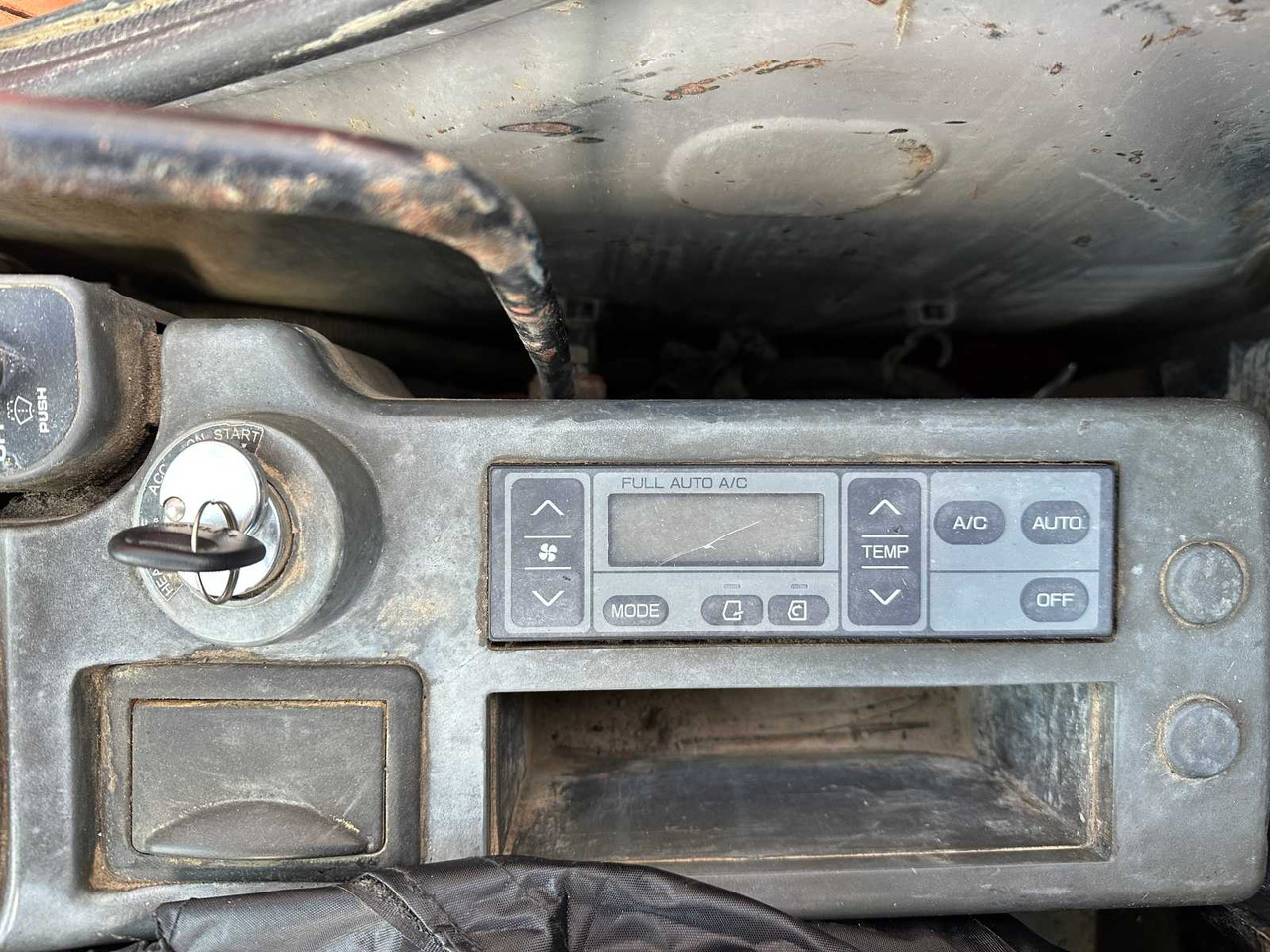 Ekskavator perayap Hitachi ZX70LC: gambar 32