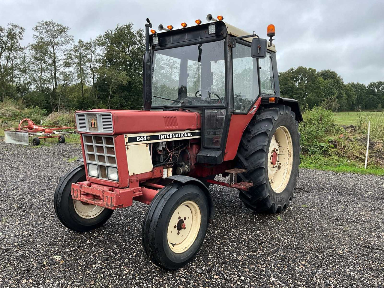 International 644 - Traktor: gambar 1 International 644 - Traktor: gambar 1