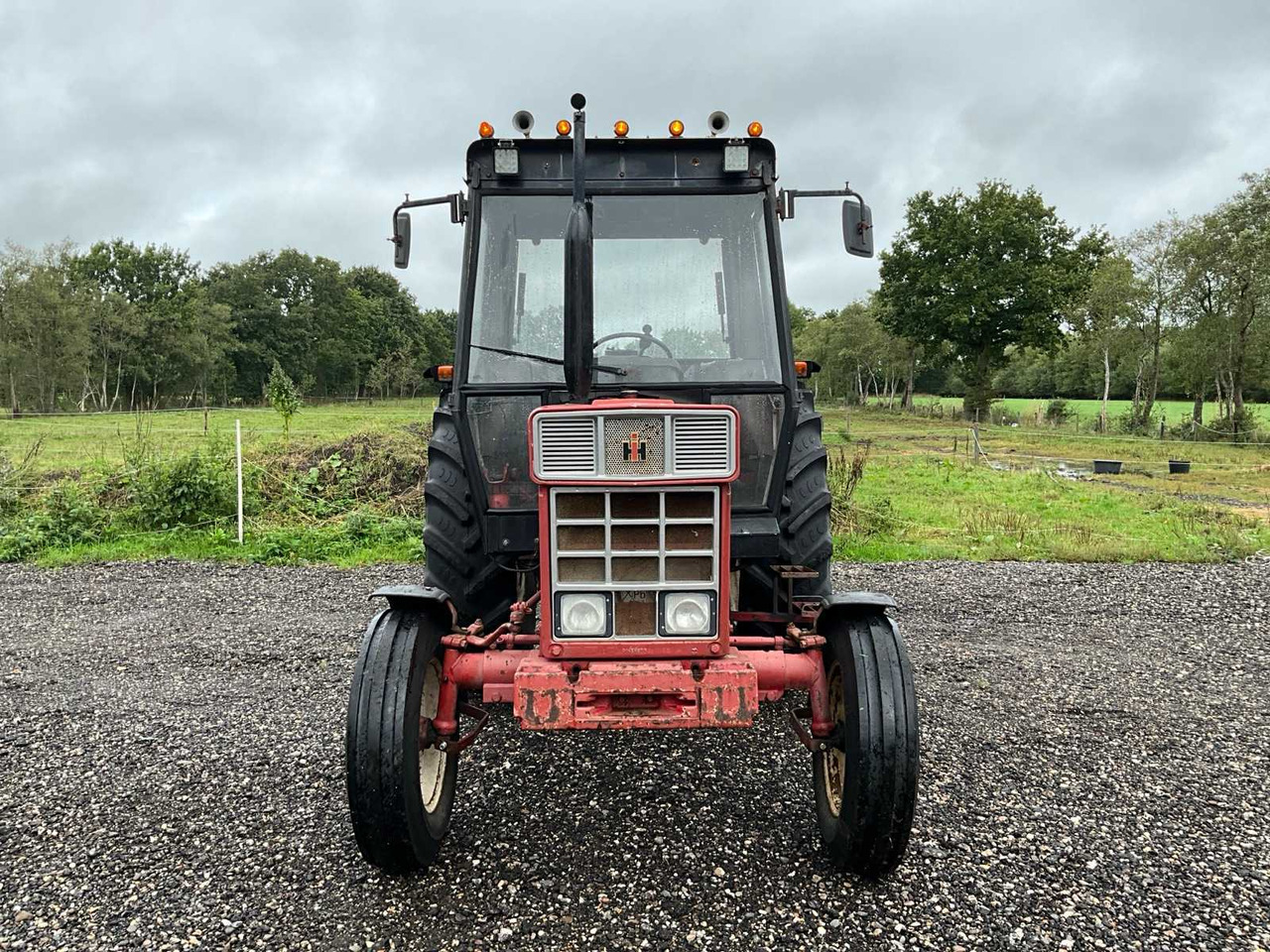 International 644 - Traktor: gambar 3 International 644 - Traktor: gambar 3