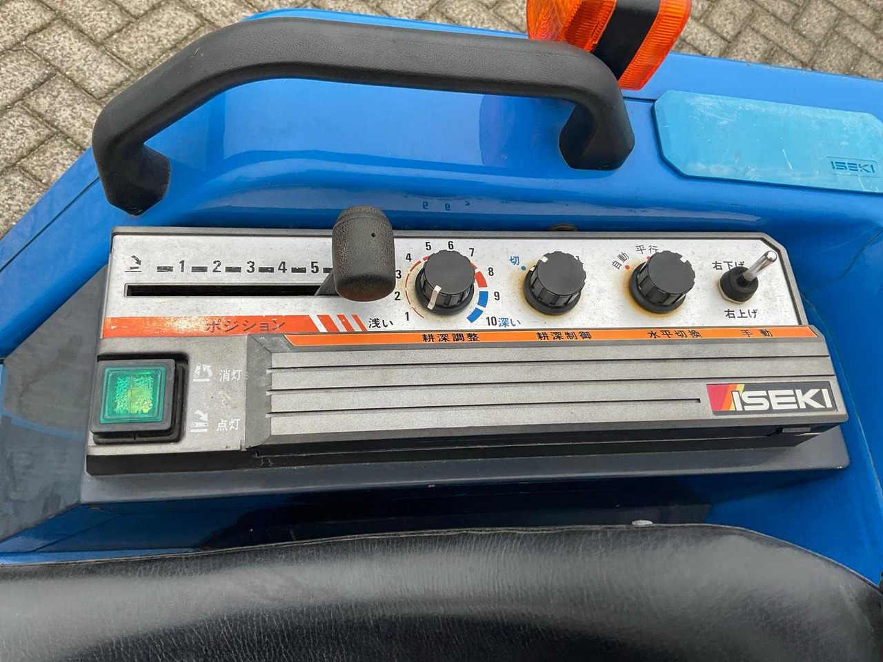 Traktor kompak Iseki Landhope 145: gambar 9 Traktor kompak Iseki Landhope 145: gambar 9