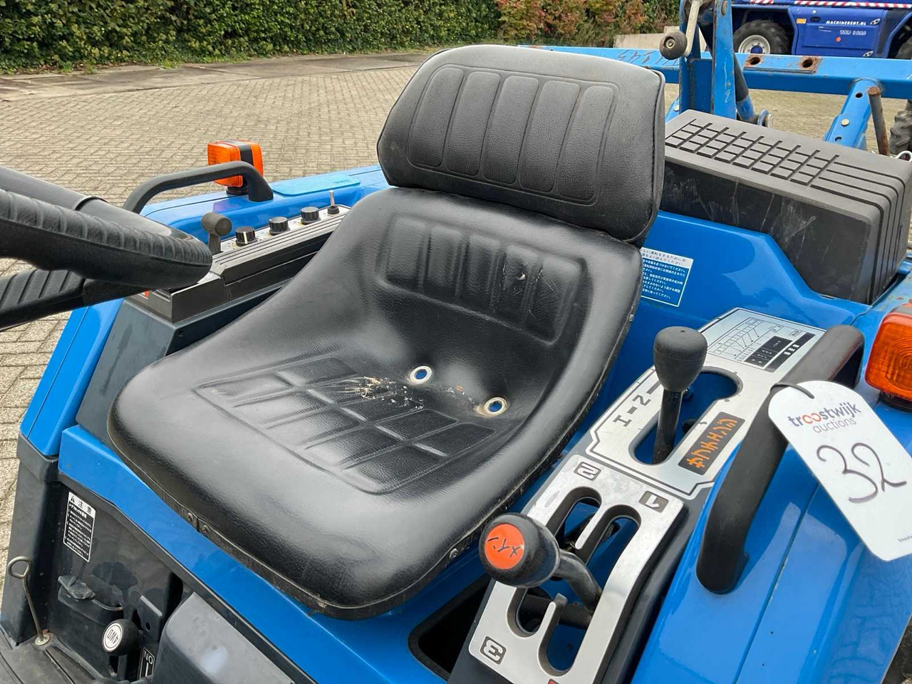 Traktor kompak Iseki Landhope 145: gambar 6 Traktor kompak Iseki Landhope 145: gambar 6