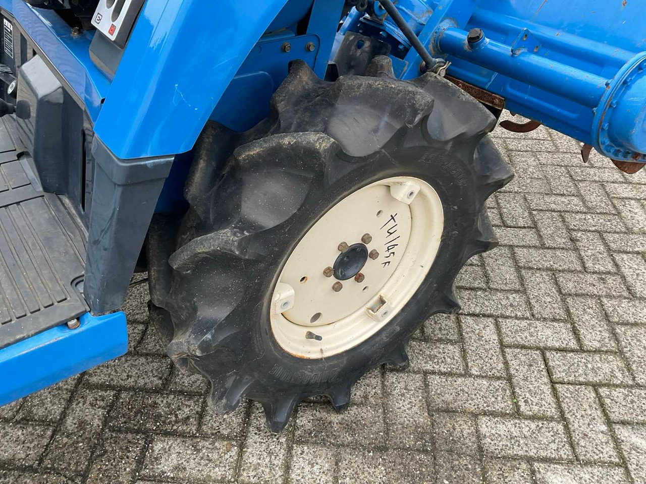 Traktor kompak Iseki Landhope 145: gambar 11 Traktor kompak Iseki Landhope 145: gambar 11