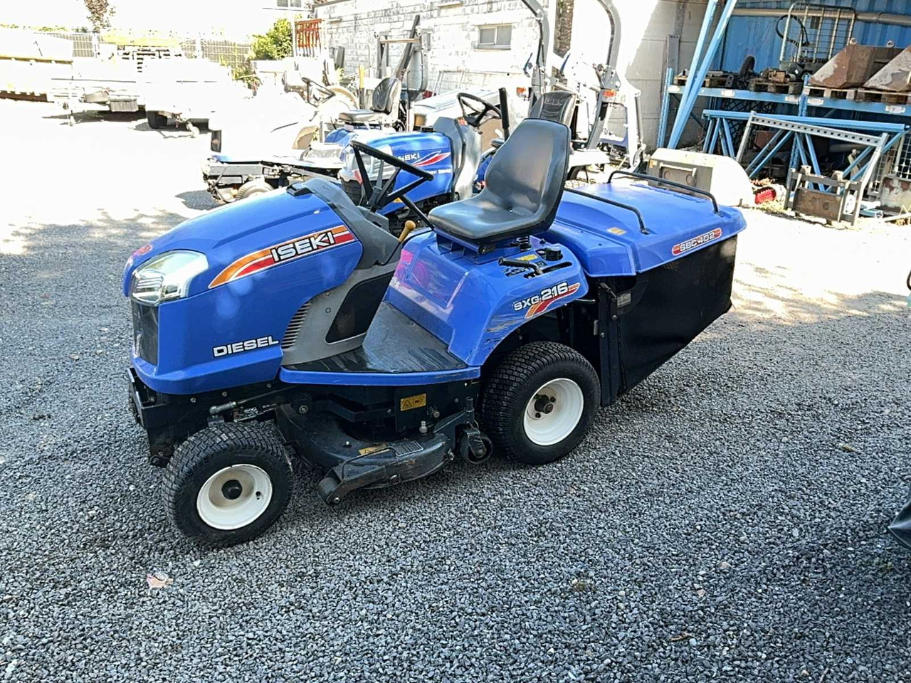 Iseki SXG 216 - Mesin pemotong rumput: gambar 2 Iseki SXG 216 - Mesin pemotong rumput: gambar 2
