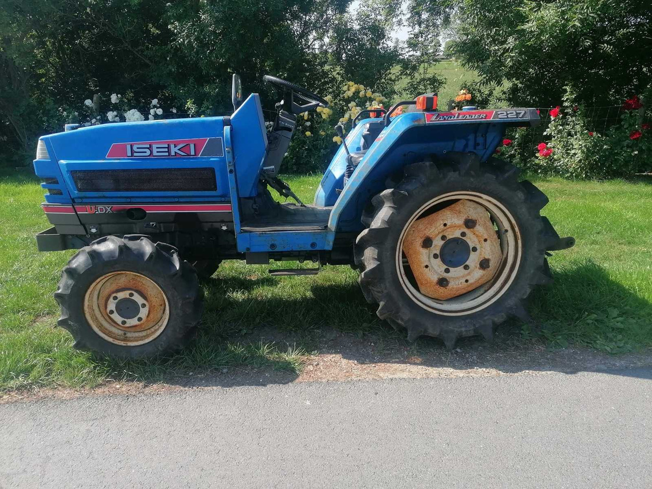 Iseki TA227 - Traktor kompak: gambar 1 Iseki TA227 - Traktor kompak: gambar 1