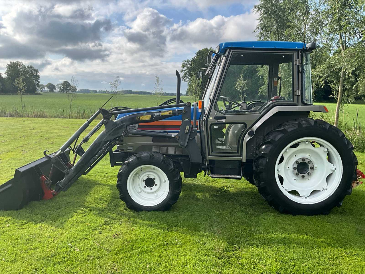 Iseki TF53F - 4WD - Traktor kompak: gambar 5 Iseki TF53F - 4WD - Traktor kompak: gambar 5