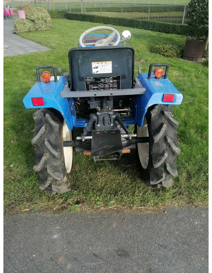 Iseki TM15F - Traktor kompak: gambar 4 Iseki TM15F - Traktor kompak: gambar 4