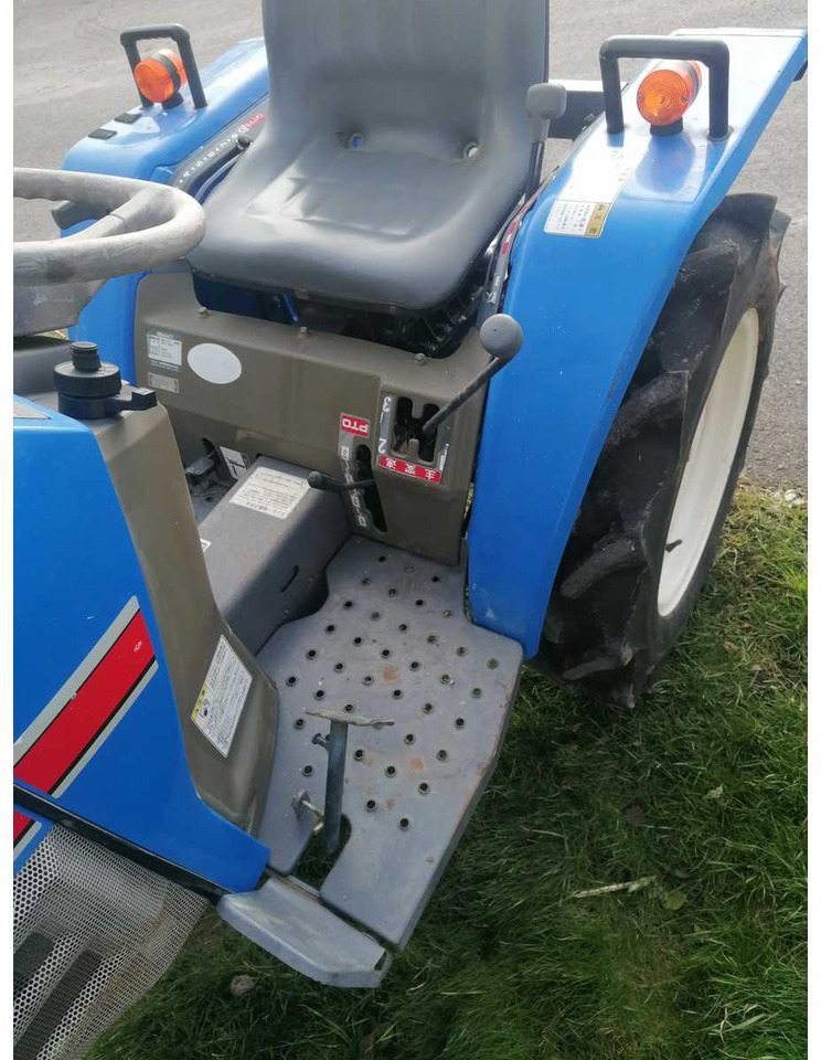 Iseki TM15F - Traktor kompak: gambar 5 Iseki TM15F - Traktor kompak: gambar 5