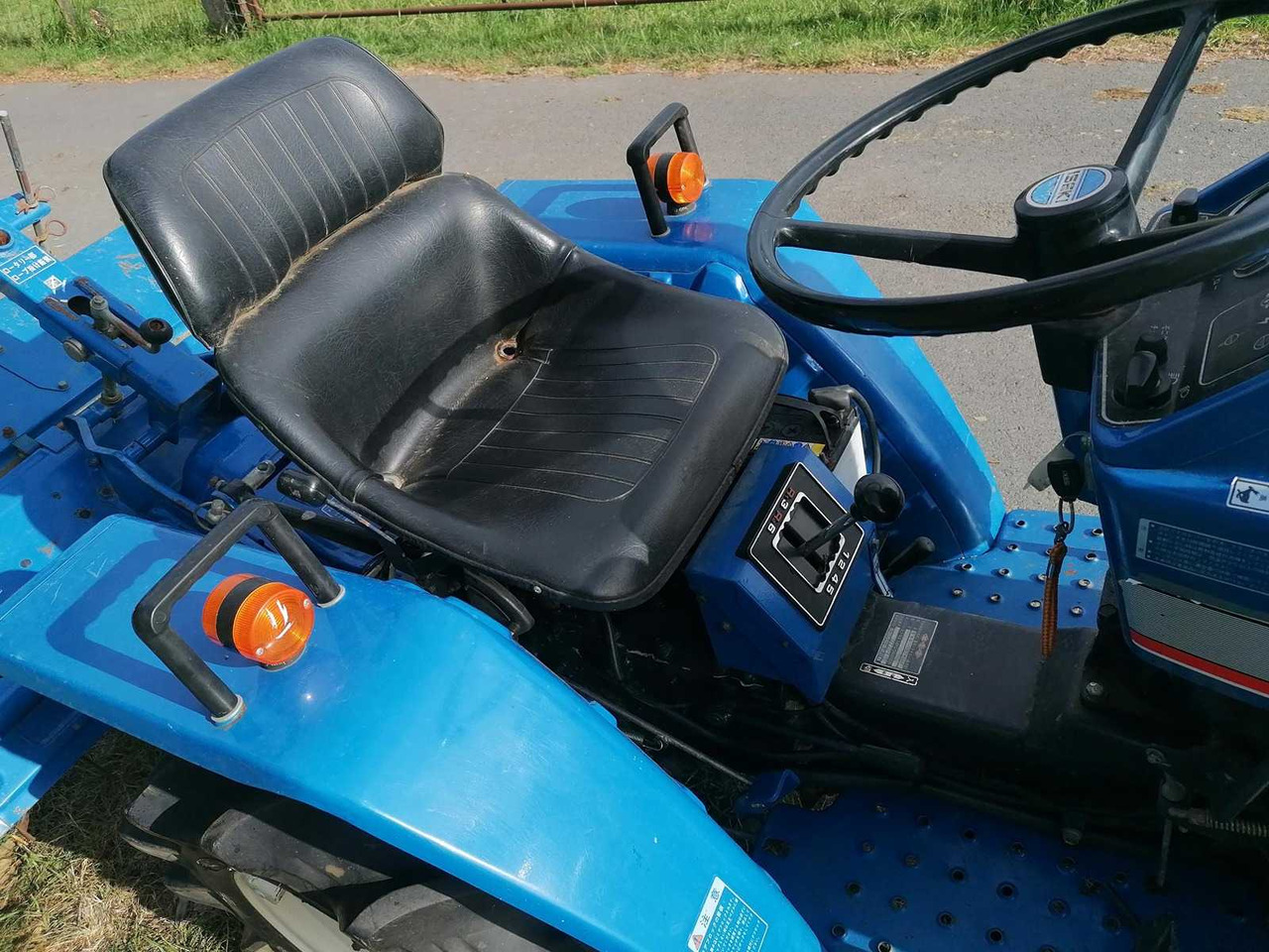 Iseki TU 1400 - Traktor kompak: gambar 5 Iseki TU 1400 - Traktor kompak: gambar 5