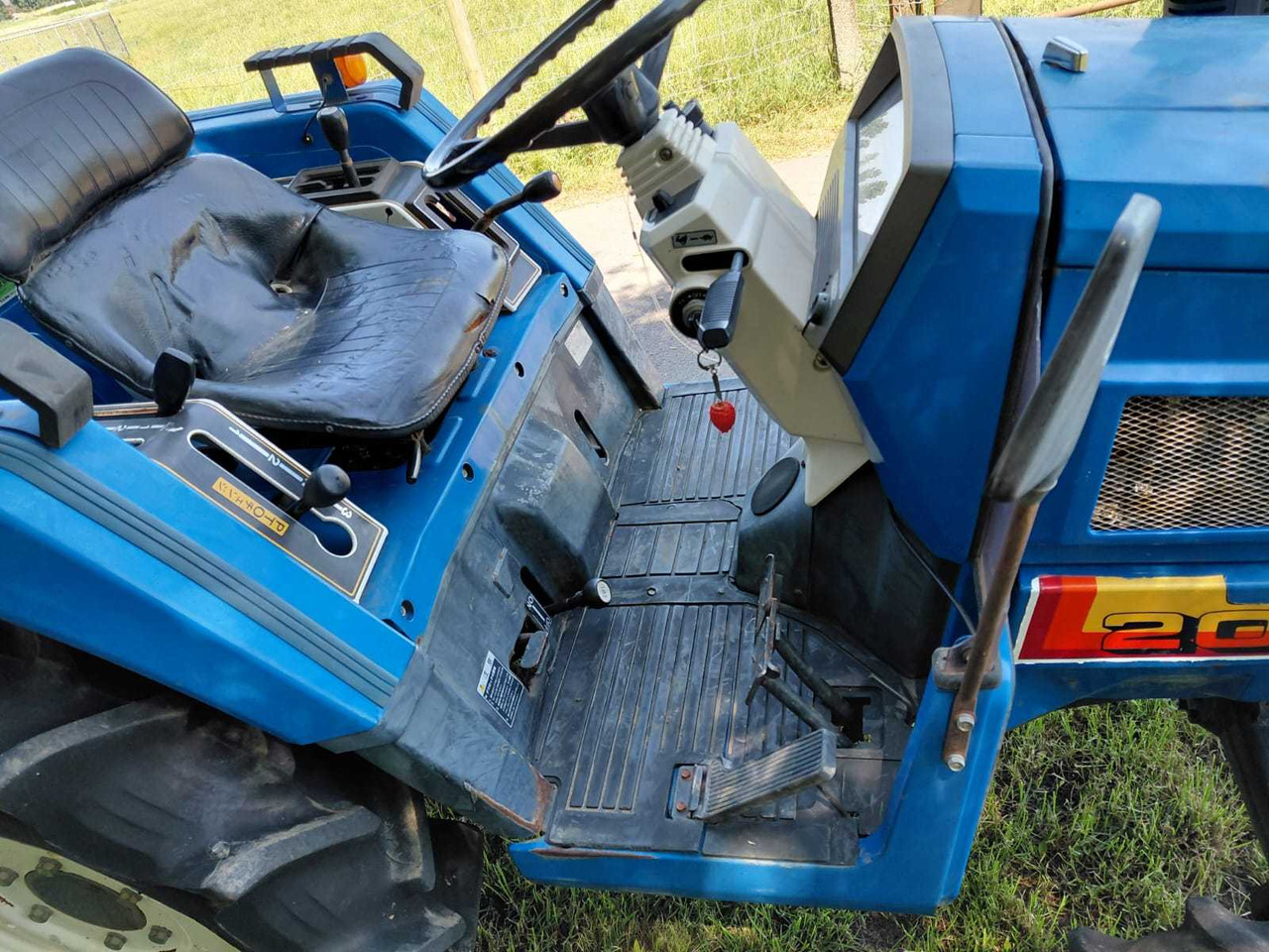 Iseki TU200 Landhope - Traktor kompak: gambar 5 Iseki TU200 Landhope - Traktor kompak: gambar 5