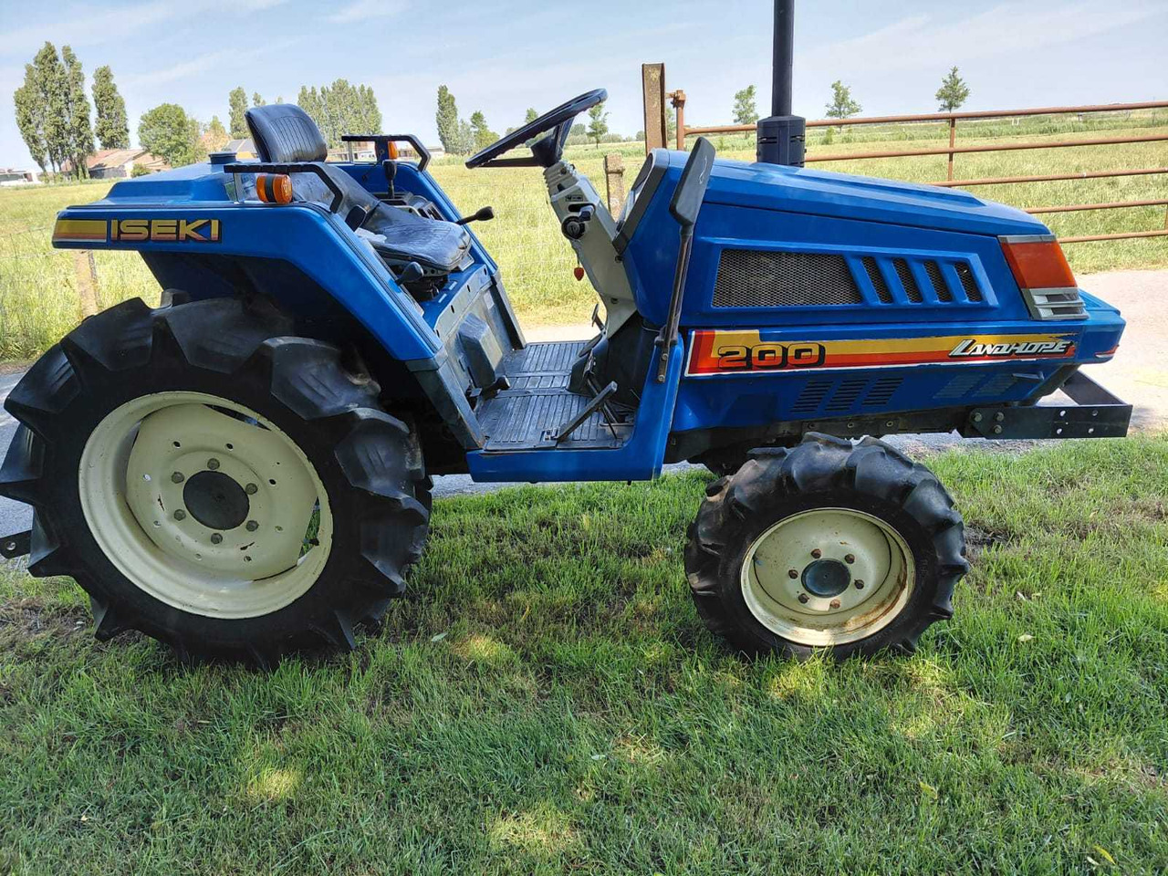 Iseki TU200 Landhope - Traktor kompak: gambar 3 Iseki TU200 Landhope - Traktor kompak: gambar 3