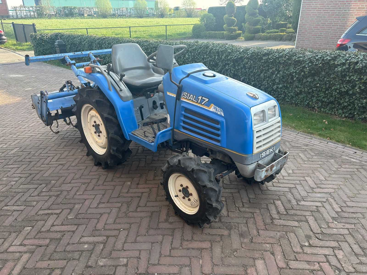 Iseki Trekker - Traktor kompak: gambar 4 Iseki Trekker - Traktor kompak: gambar 4