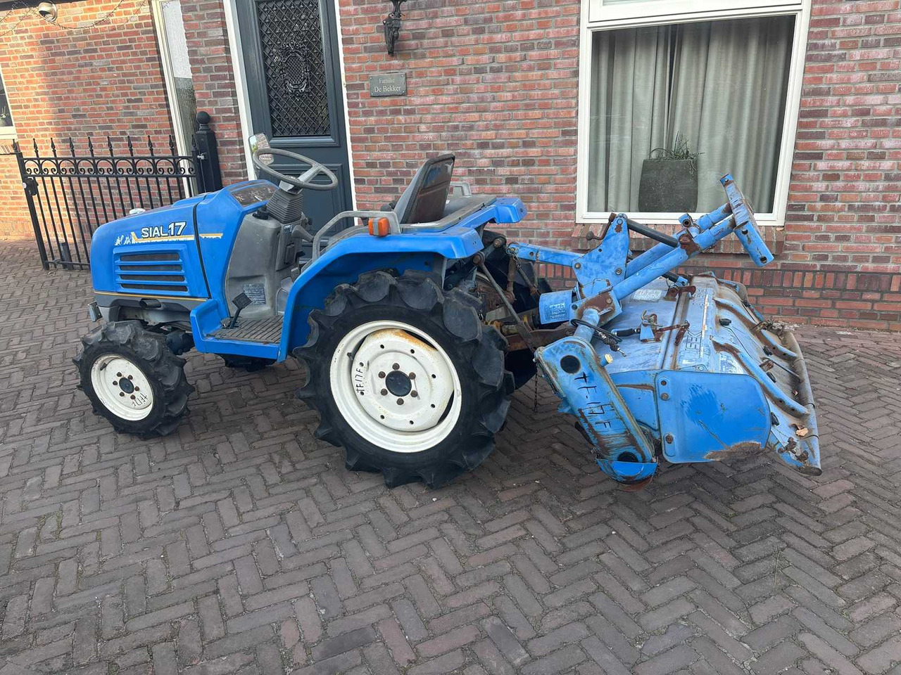 Iseki Trekker - Traktor kompak: gambar 2 Iseki Trekker - Traktor kompak: gambar 2