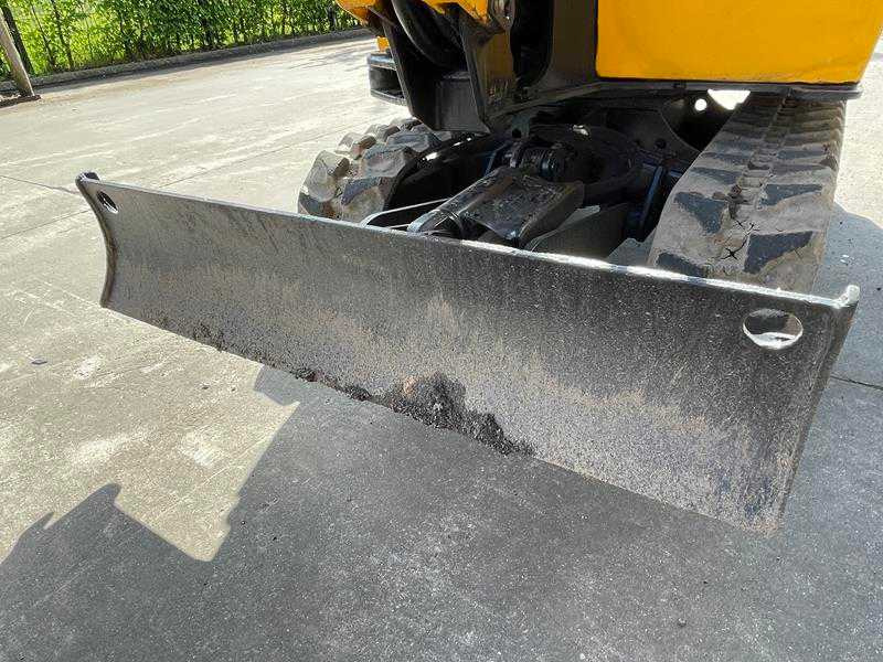 Ekskavator perayap JCB 15 C-1: gambar 17