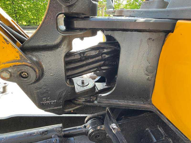 Ekskavator perayap JCB 15 C-1: gambar 16