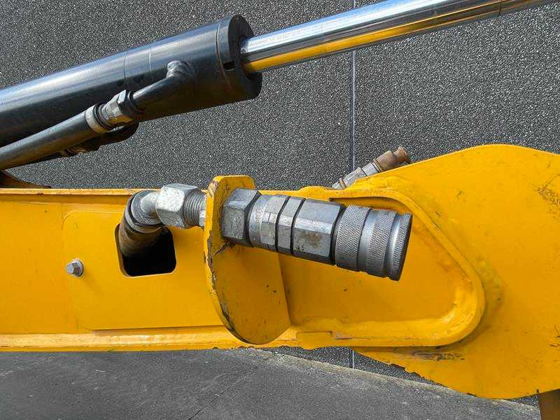 Ekskavator perayap JCB 15 C-1: gambar 21