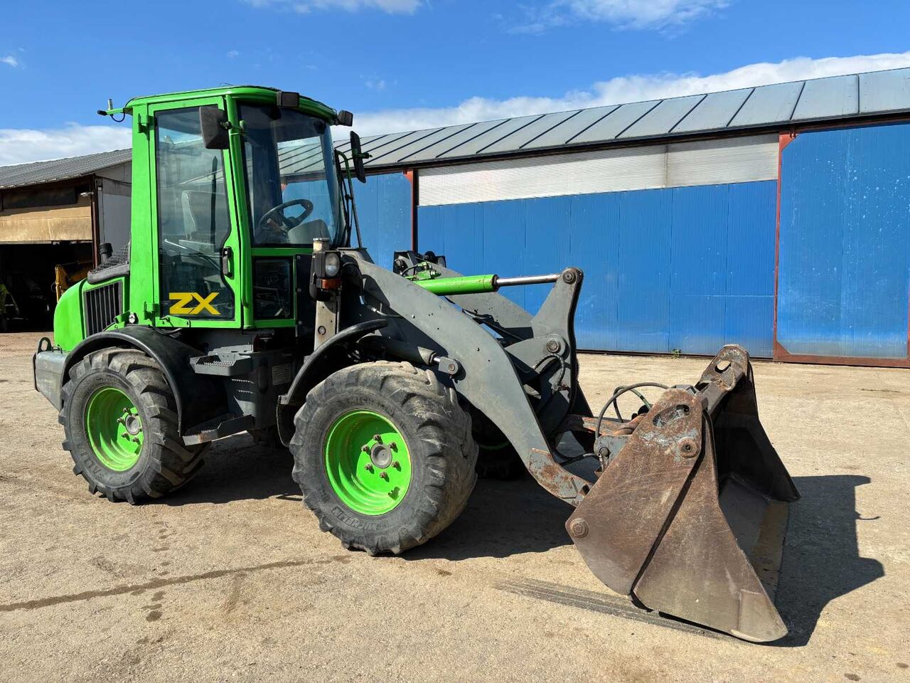JCB - 409 - WHEELED LOADER - 2003 - Wheel loader: gambar 4 JCB - 409 - WHEELED LOADER - 2003 - Wheel loader: gambar 4
