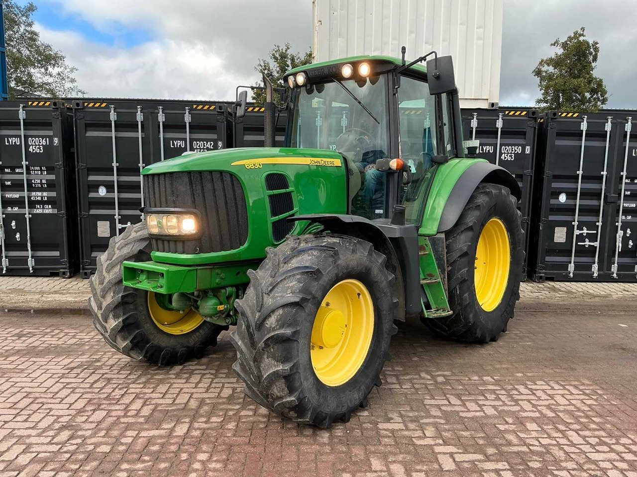 JOHN DEERE 6830 ALL-WHEEL DRIVE FARM TRACTOR - Traktor: gambar 2 JOHN DEERE 6830 ALL-WHEEL DRIVE FARM TRACTOR - Traktor: gambar 2