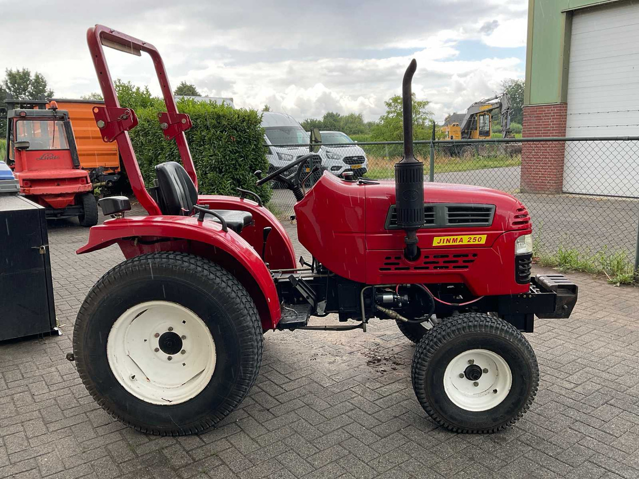 Jinma 250 - Traktor kompak: gambar 5 Jinma 250 - Traktor kompak: gambar 5