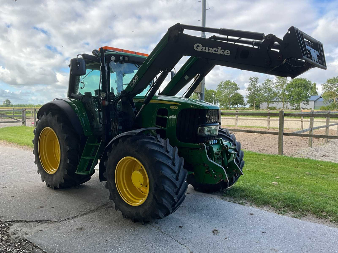 John Deere 6830 - Traktor: gambar 4 John Deere 6830 - Traktor: gambar 4
