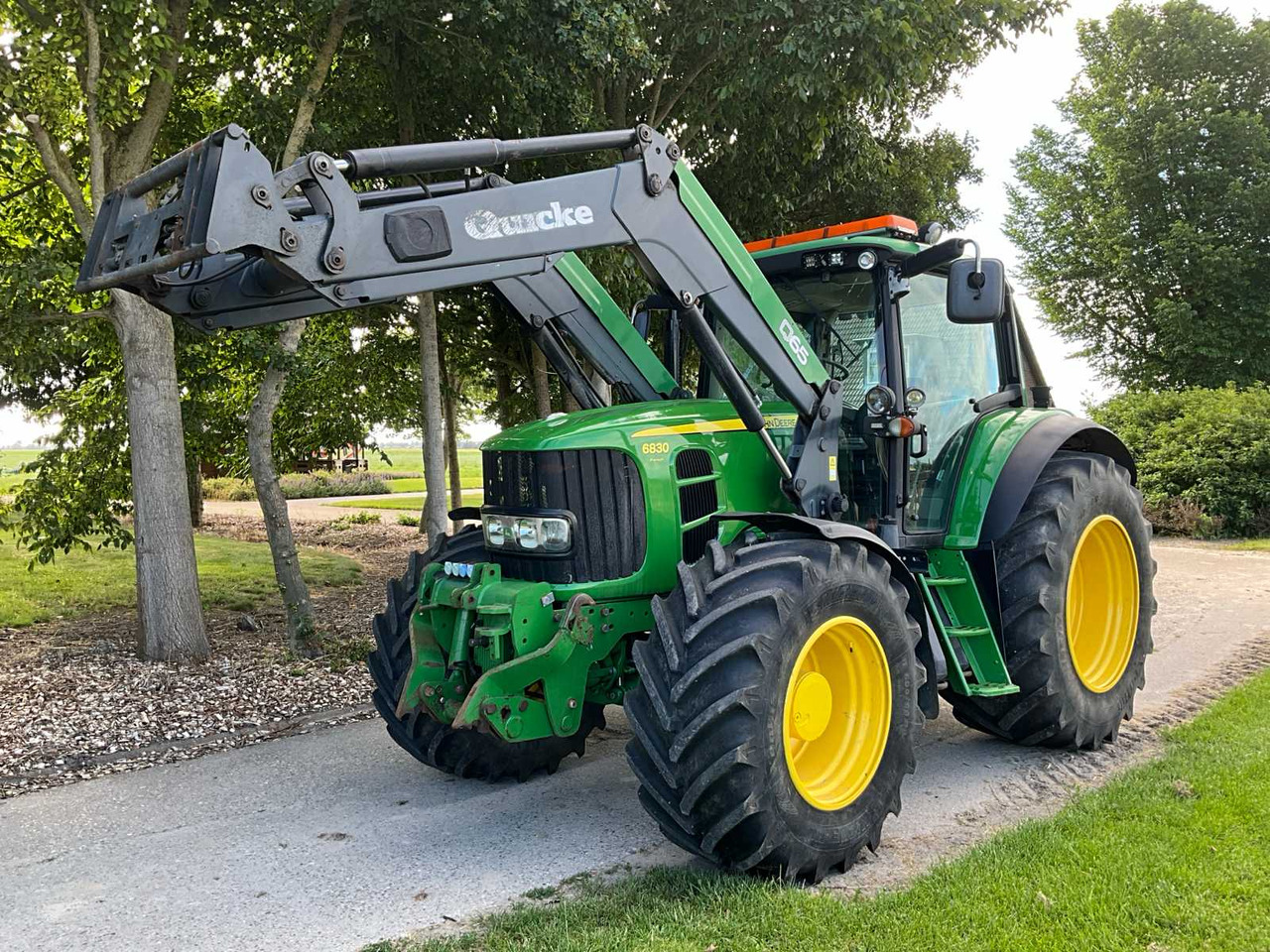 John Deere 6830 - Traktor: gambar 1 John Deere 6830 - Traktor: gambar 1