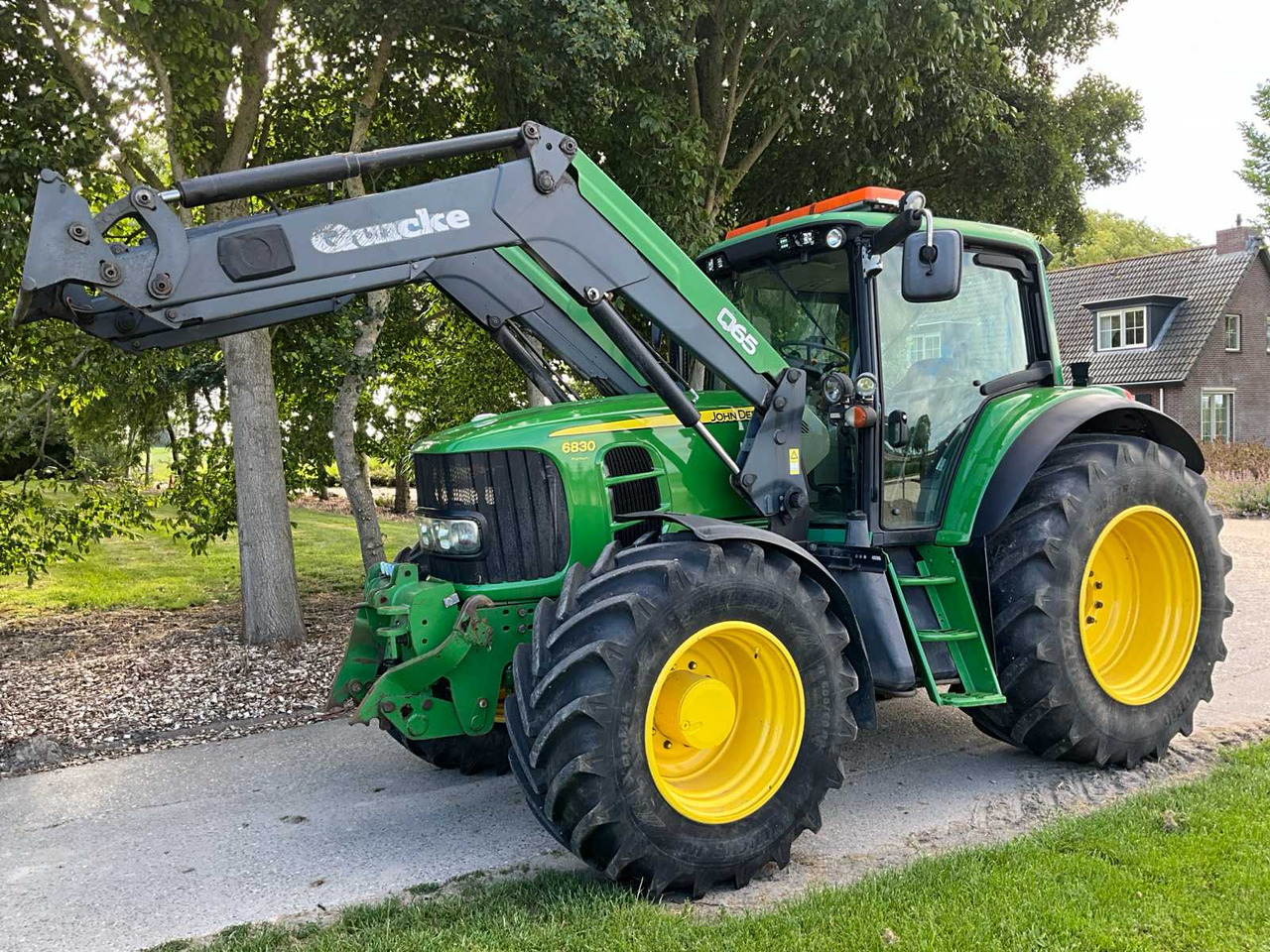 John Deere 6830 - Traktor: gambar 5 John Deere 6830 - Traktor: gambar 5