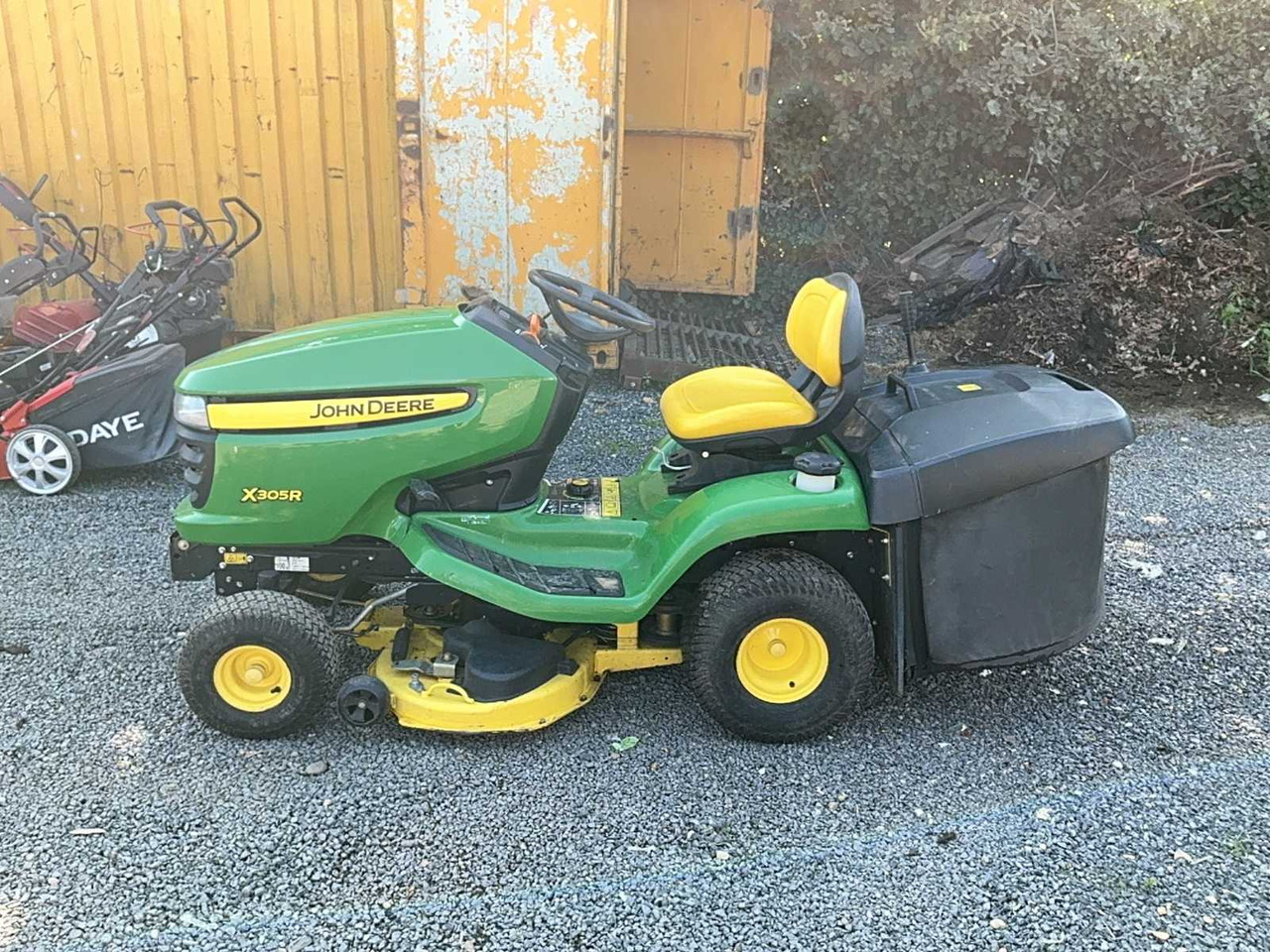 John Deere X305R - Mesin pemotong rumput: gambar 2 John Deere X305R - Mesin pemotong rumput: gambar 2