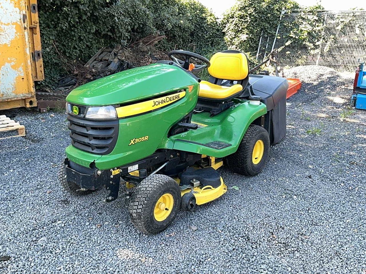 John Deere X305R - Mesin pemotong rumput: gambar 1 John Deere X305R - Mesin pemotong rumput: gambar 1