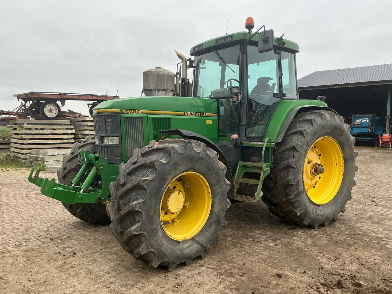 John deere 7700 - Traktor: gambar 1 John deere 7700 - Traktor: gambar 1