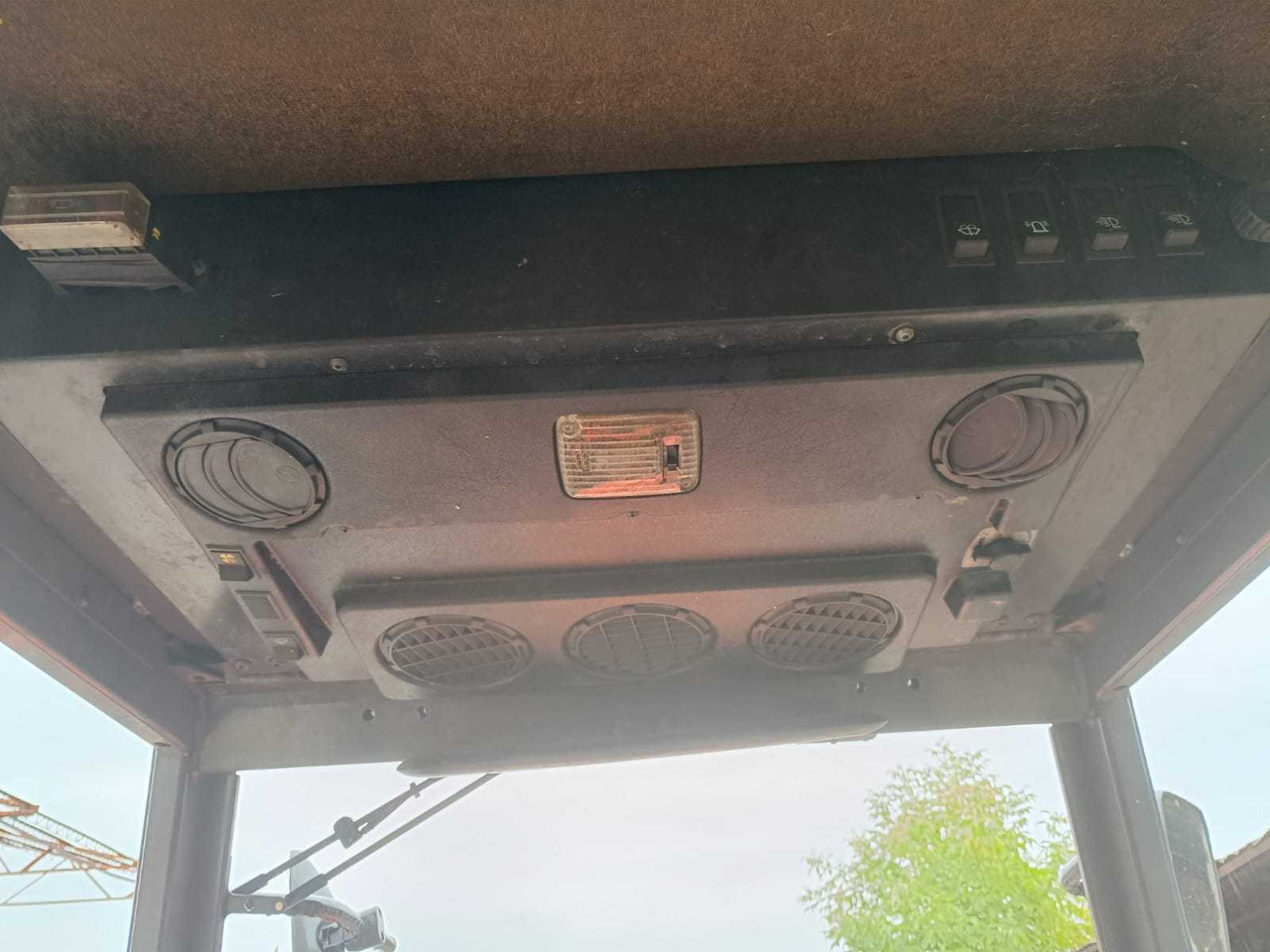 KUBOTA 4-WHEEL DRIVE TRACTOR - Traktor: gambar 5 KUBOTA 4-WHEEL DRIVE TRACTOR - Traktor: gambar 5