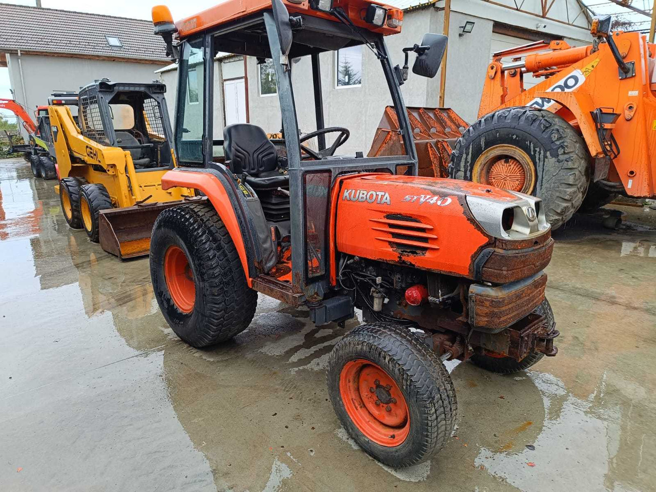 KUBOTA 4-WHEEL DRIVE TRACTOR - Traktor: gambar 1 KUBOTA 4-WHEEL DRIVE TRACTOR - Traktor: gambar 1