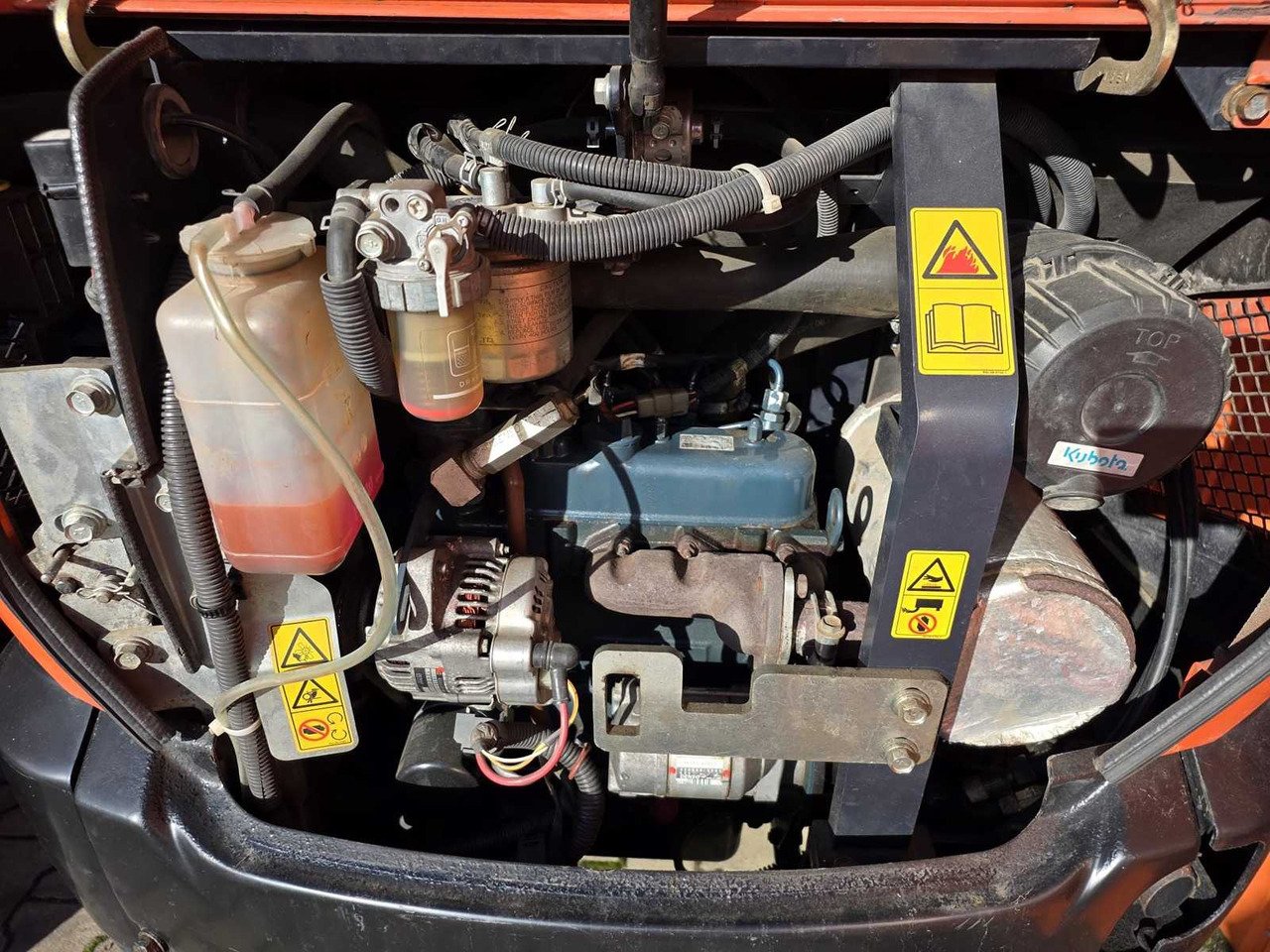 KUBOTA - KX016-4 - MINI-EXCAVATOR - 2016 - Ekskavator mini: gambar 5 KUBOTA - KX016-4 - MINI-EXCAVATOR - 2016 - Ekskavator mini: gambar 5