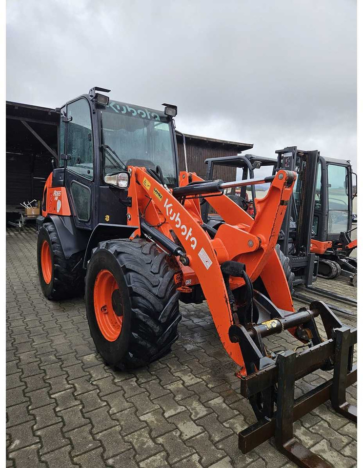 KUBOTA - R065 - WHELL LOADER - 2017 - Wheel loader: gambar 1 KUBOTA - R065 - WHELL LOADER - 2017 - Wheel loader: gambar 1