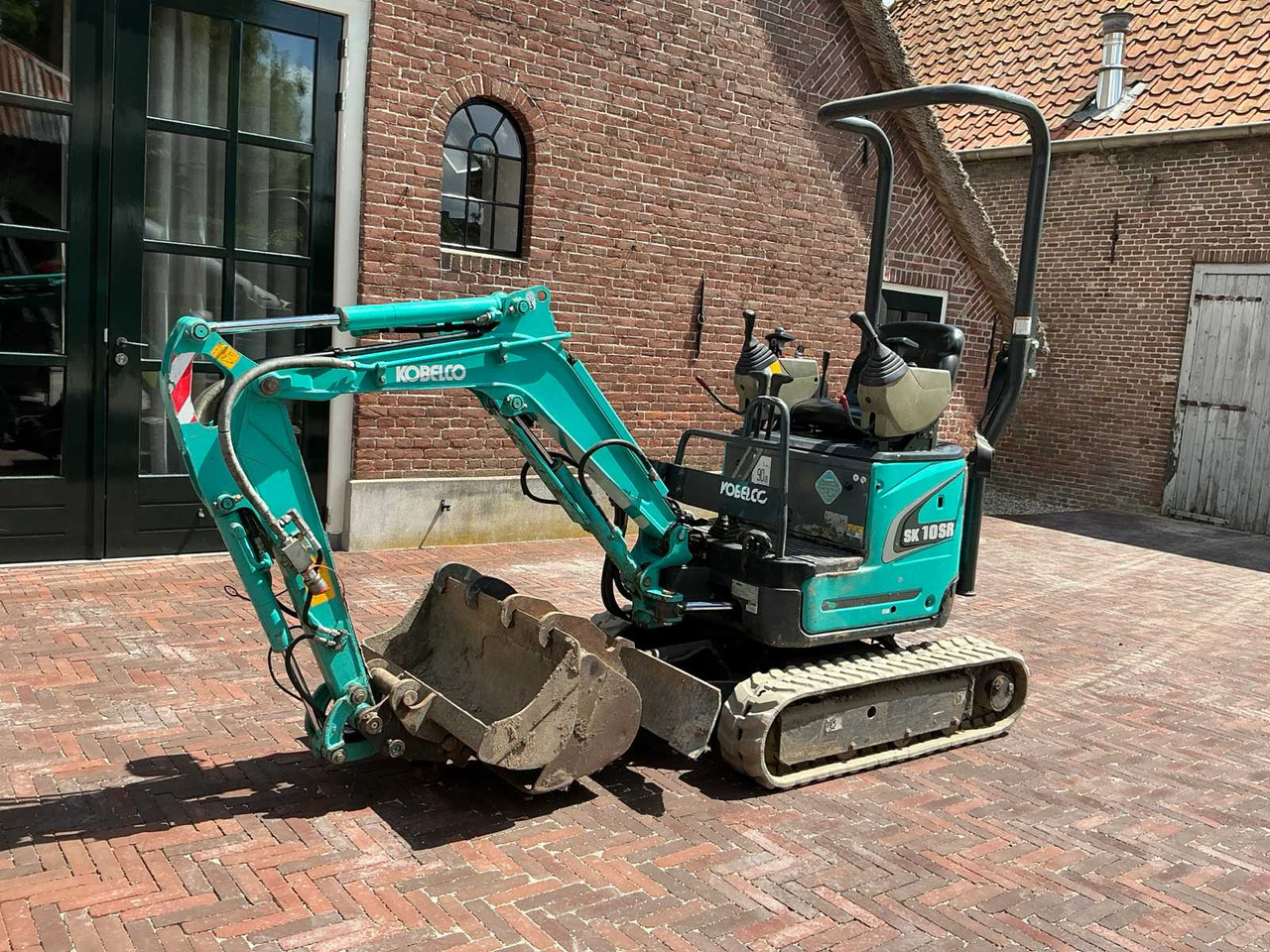 Kobelco SK10SR-2 - Ekskavator mini: gambar 1 Kobelco SK10SR-2 - Ekskavator mini: gambar 1