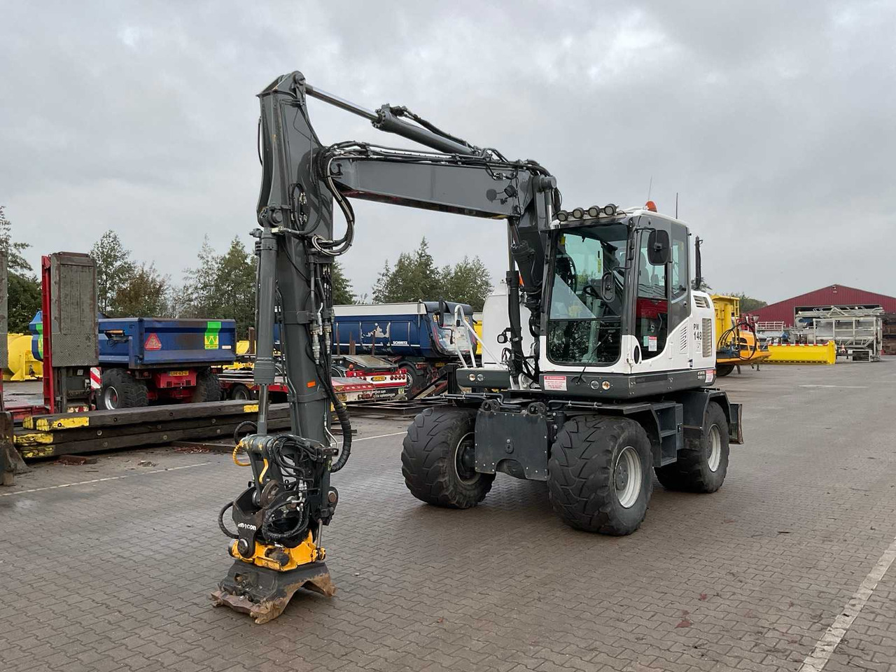 Komatsu PW148-10 - Ekskavator roda: gambar 2 Komatsu PW148-10 - Ekskavator roda: gambar 2