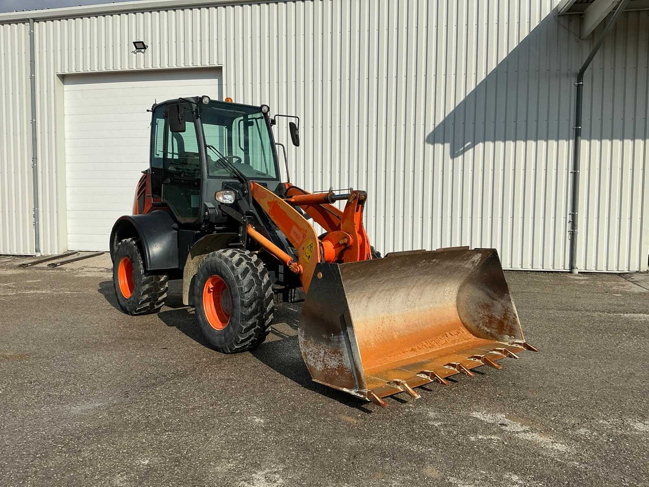 Komatsu WA100M-7 - Wheel loader: gambar 1 Komatsu WA100M-7 - Wheel loader: gambar 1