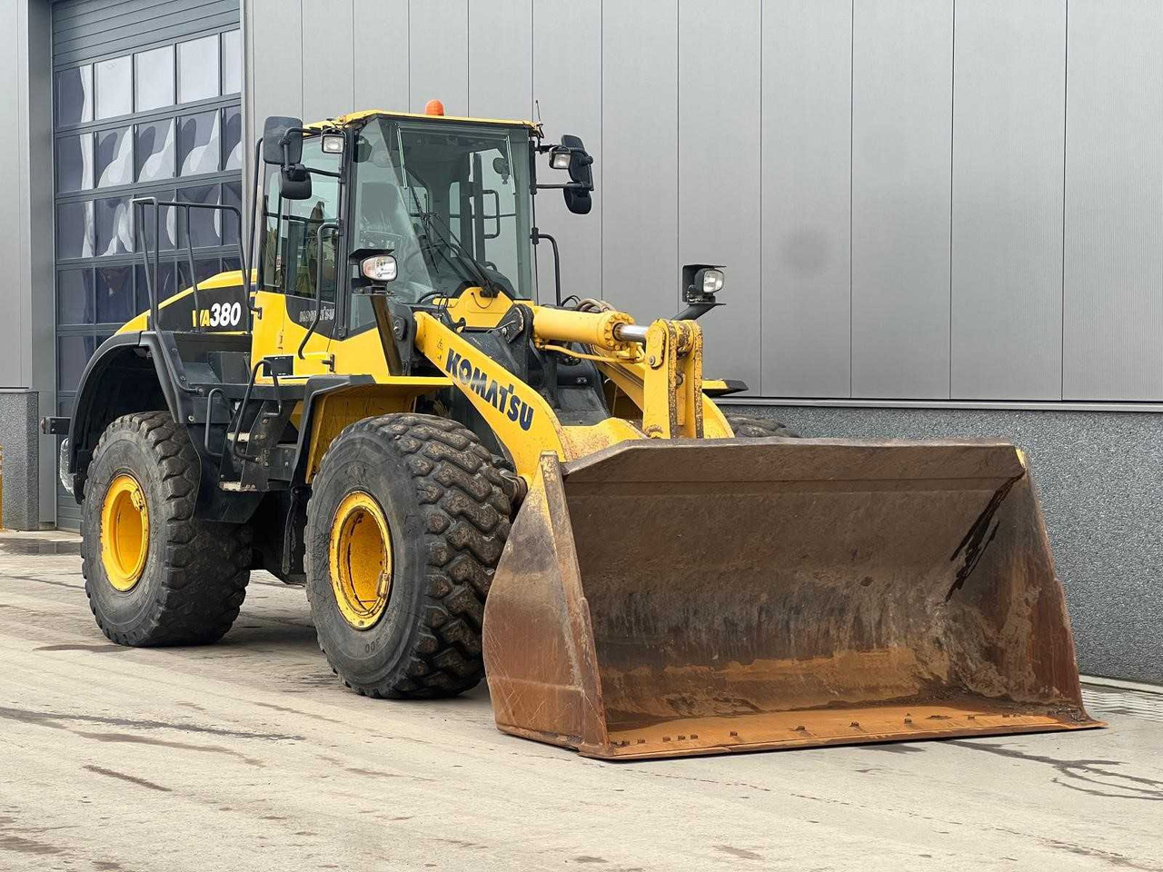 Komatsu WA380-7 - Wheel loader: gambar 2 Komatsu WA380-7 - Wheel loader: gambar 2