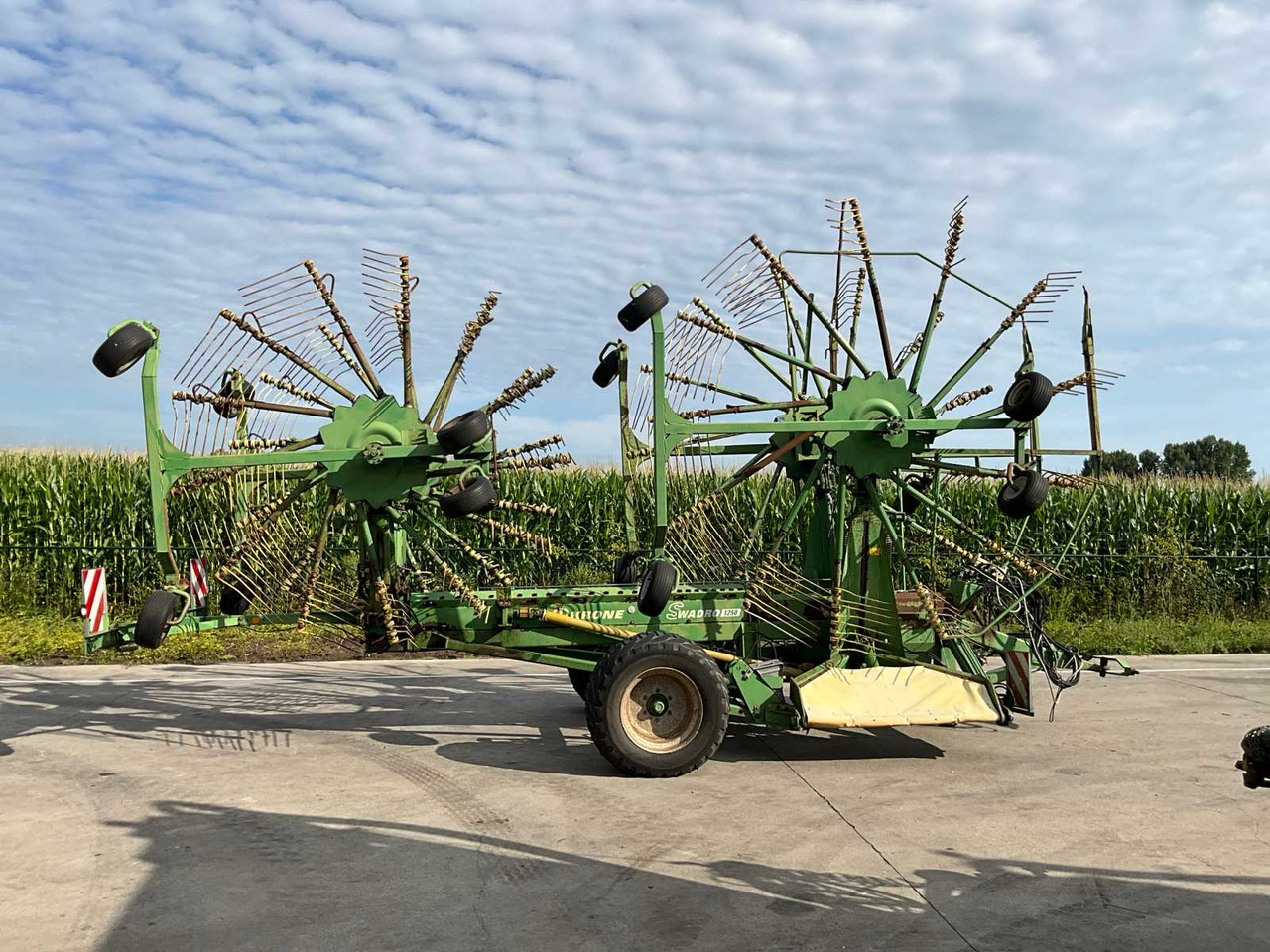 Krone Swadro 1250 - Peralatan untuk pembuatan jerami: gambar 4 Krone Swadro 1250 - Peralatan untuk pembuatan jerami: gambar 4