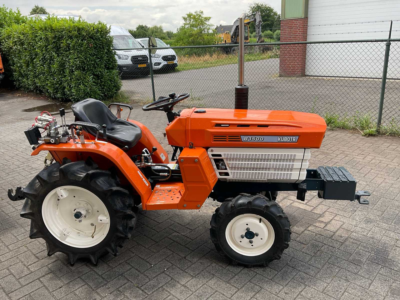 Kubota B1500DT - Traktor kompak: gambar 5 Kubota B1500DT - Traktor kompak: gambar 5