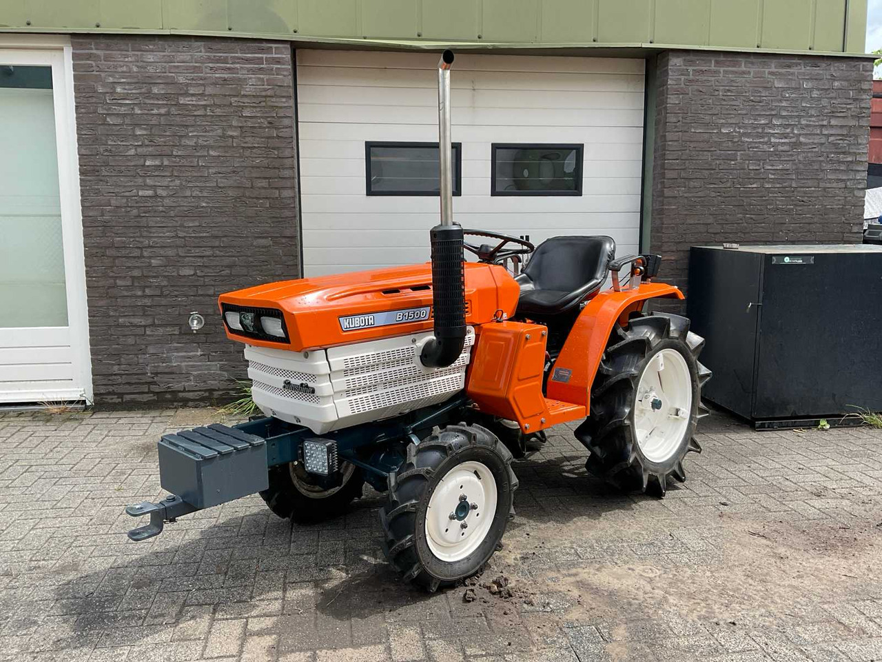 Kubota B1500DT - Traktor kompak: gambar 1 Kubota B1500DT - Traktor kompak: gambar 1