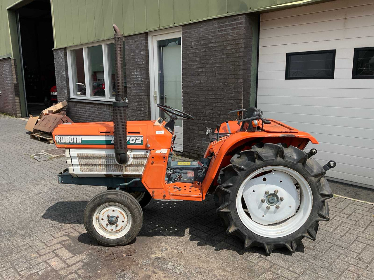 Kubota B1702 - Traktor kompak: gambar 2 Kubota B1702 - Traktor kompak: gambar 2