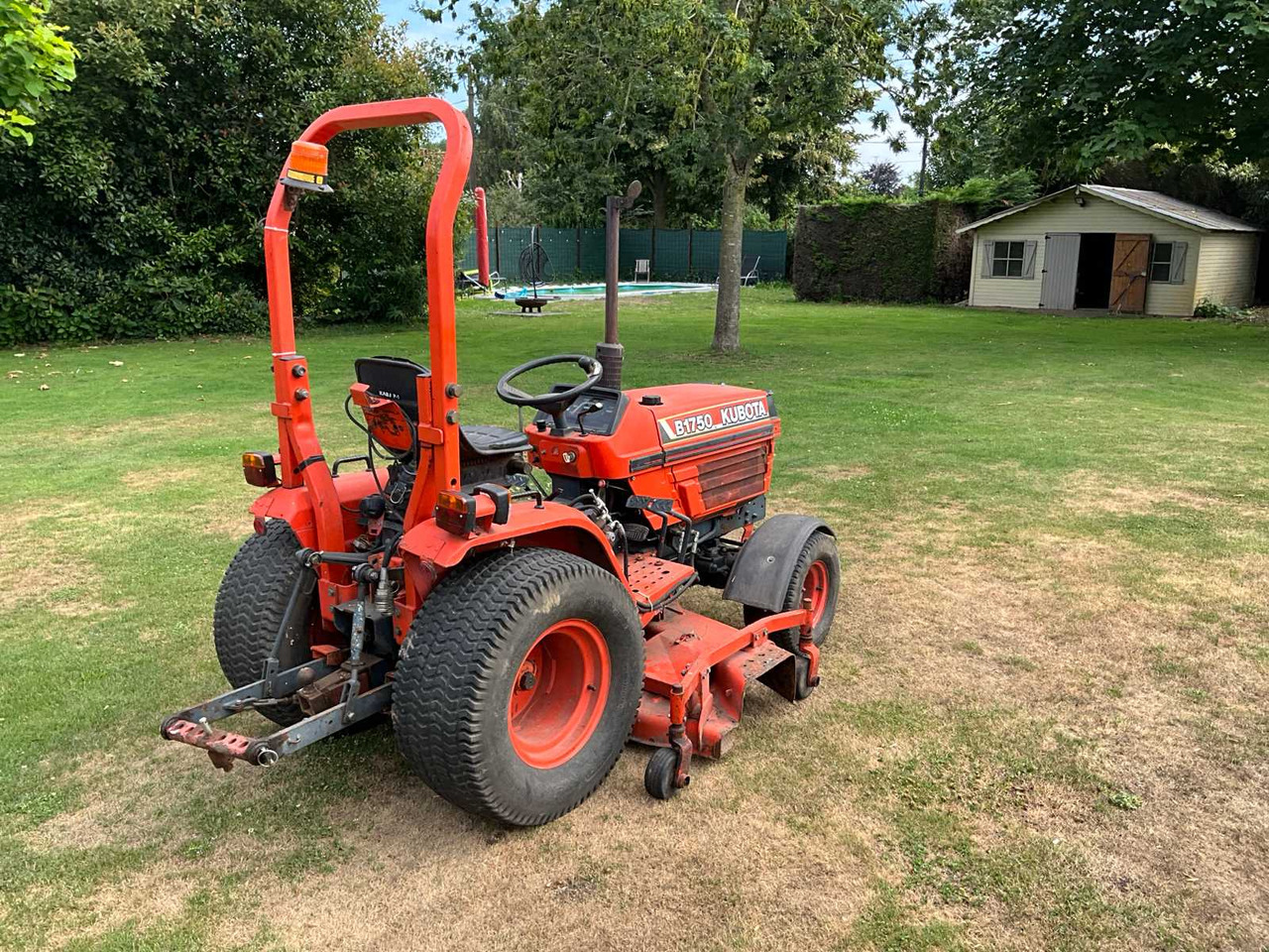 Kubota B1750 HST - Traktor kompak: gambar 5 Kubota B1750 HST - Traktor kompak: gambar 5