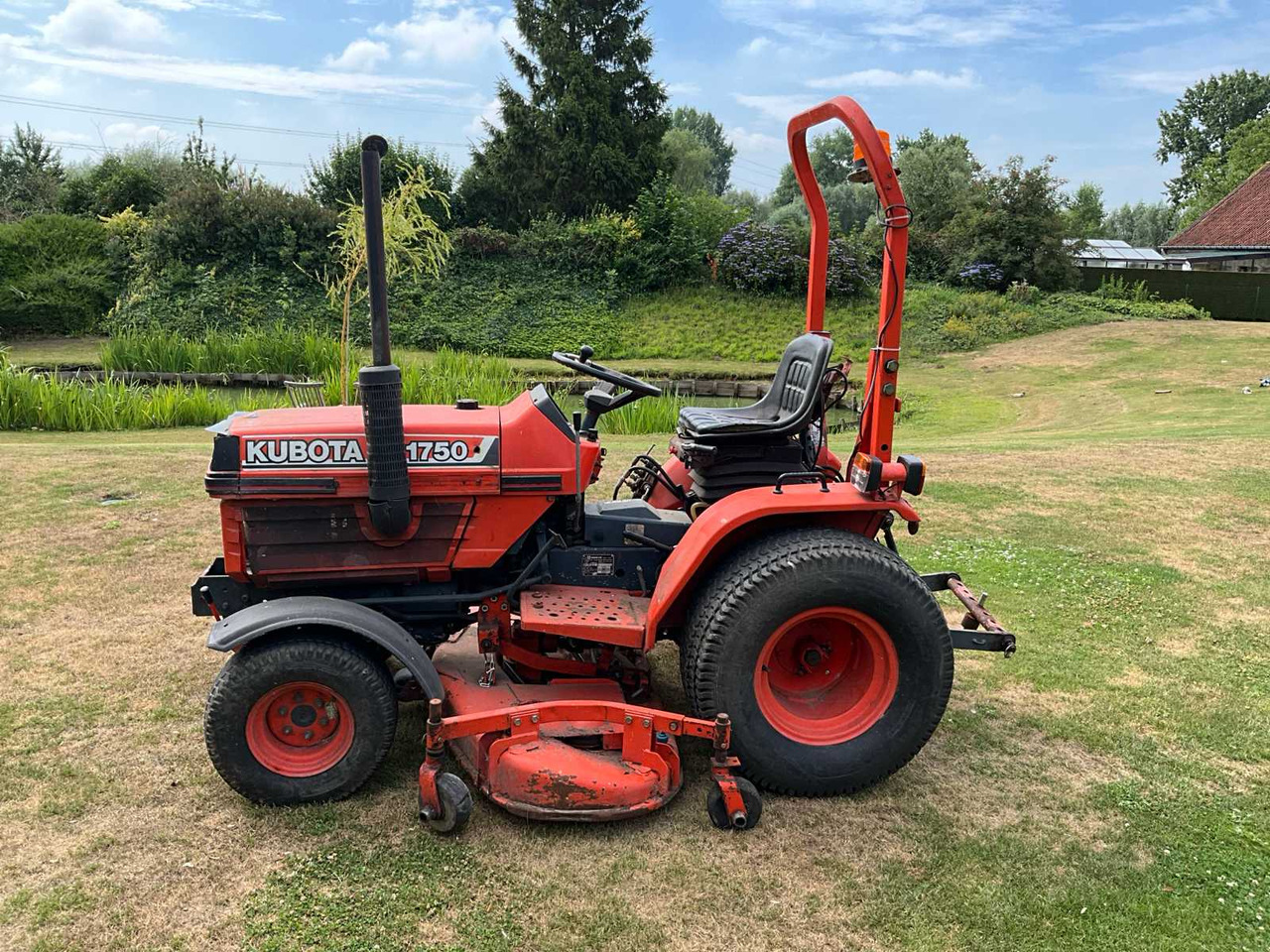Kubota B1750 HST - Traktor kompak: gambar 2 Kubota B1750 HST - Traktor kompak: gambar 2